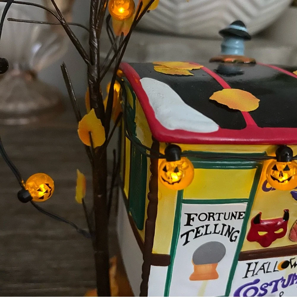 Dept‎ 56 Halloween ‘Costumes for Sale’ Retired Snow Village Lights Work w/Box